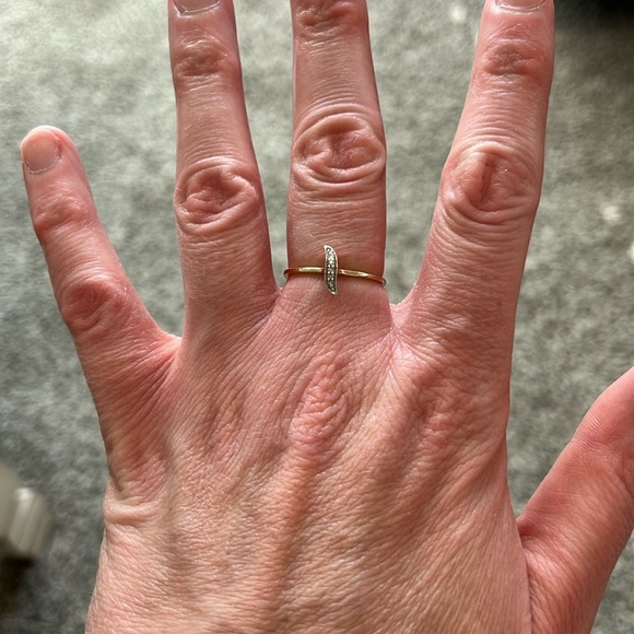 Jewelry - 10K Gold & Diamond Ring